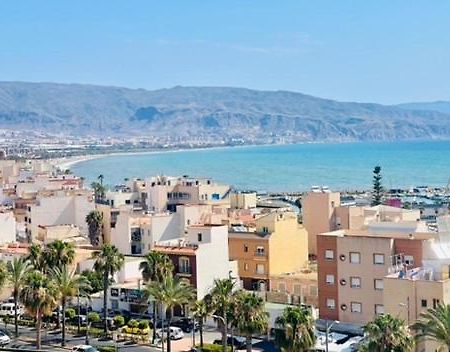 Castillo Suites, Vivienda Con Fines Turisticos El Castillo De Roquetas Roquetas de Mar Zewnętrze zdjęcie